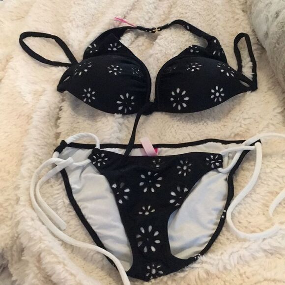 Bathing suit , VS size 34c and bottom size small - Picture 1 of 1